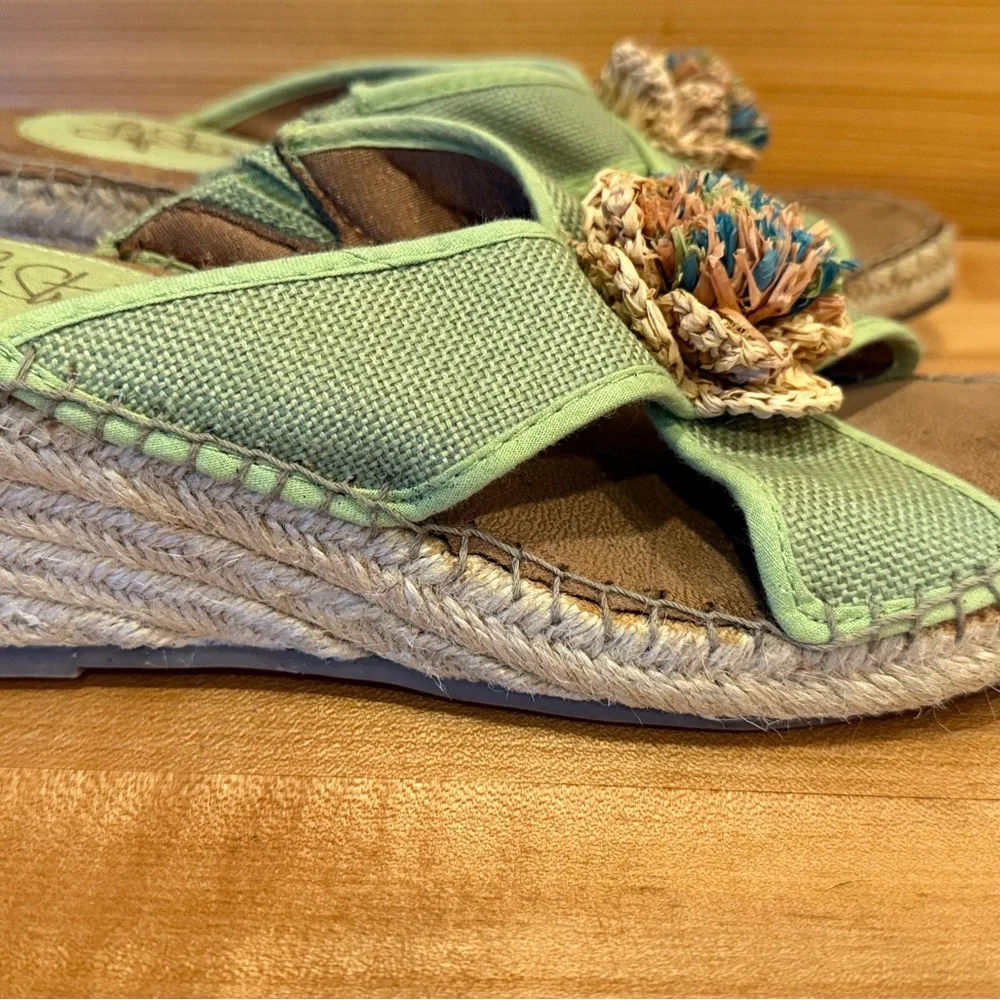 Life Stride Green Espadrilles with Floral Detail‎
